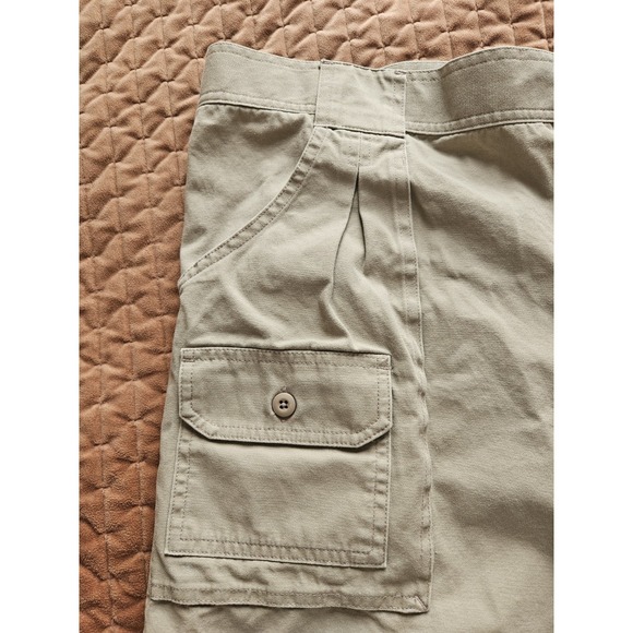 Cabela's Men's 100% Cotton Tan Cargo Outdoors Hiking Shorts (Flaw), Size 42 - Picture 2 of 8